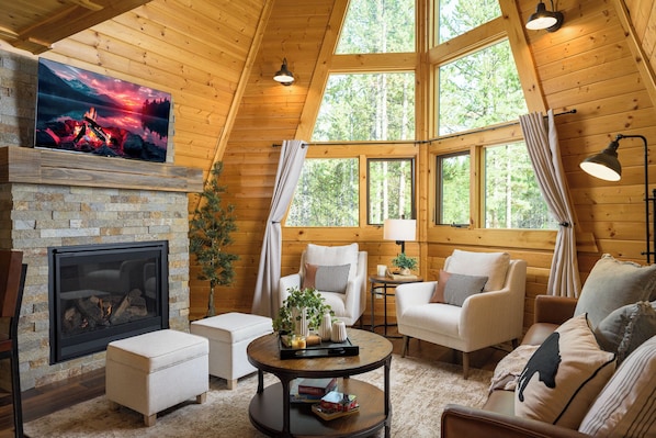 Smart TV, fireplace