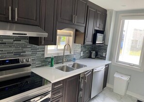 Mikrowelle, Ofen, Herdplatte, Geschirrspüler