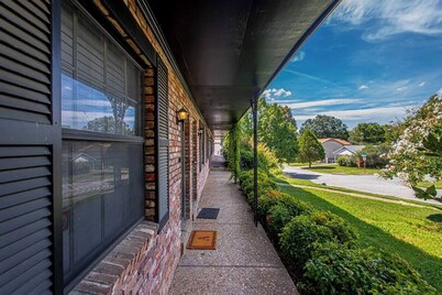 2 Bedrooms in Quiet Midtown Little Rock near St Vincent-Coffee-Guest Safety