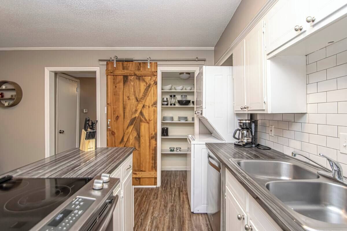 雪櫃、微波爐、焗爐、爐具