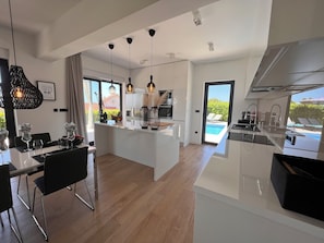 Microwave, oven, stovetop, dishwasher