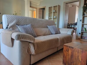 Smart TV, books - Strategic location for an unforgettable vacation. A few miles from the lakes (Oleggio)