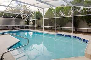 Piscine couverte, piscine extérieure