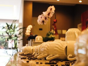 Café da manhã com buffet grátis todos os dias