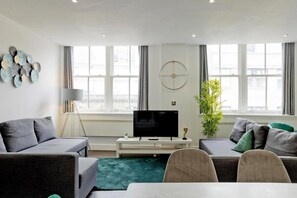 Departamento, 3 habitaciones, vista a la ciudad | Sala de estar