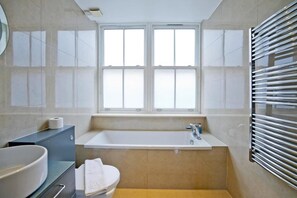 Departamento, 3 habitaciones, vista a la ciudad | Baño