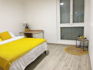 4 habitaciones, tabla de planchar con plancha, wifi y ropa de cama