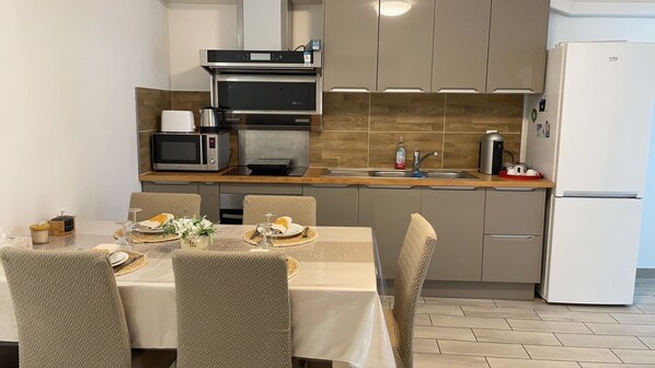 Microondas, placa de cocina