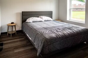 2 bedrooms, iron/ironing board, bed sheets