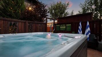 Bồn tắm spa ngoài trời
