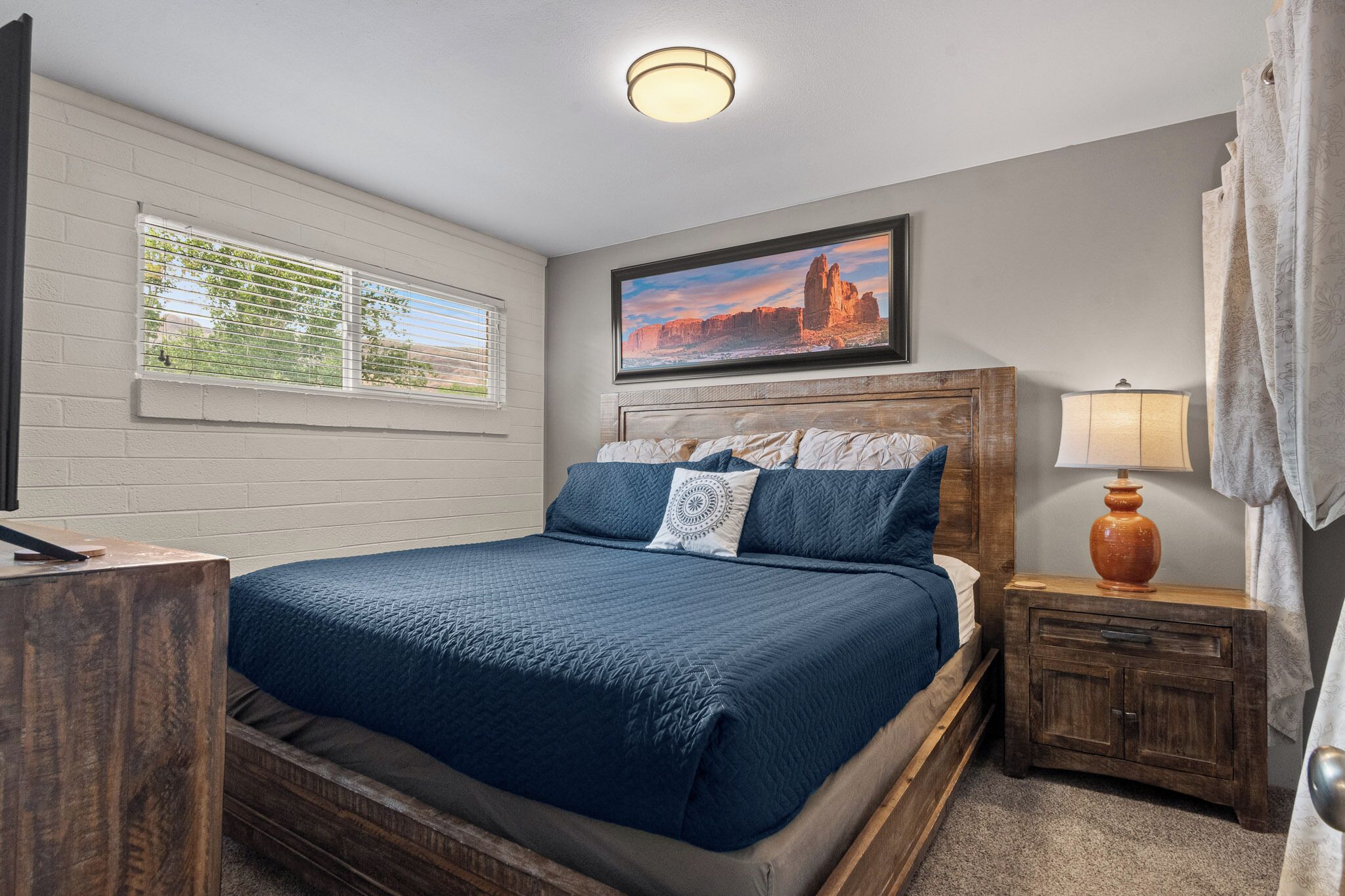 Apartment | Individuell eingerichtet, laptopgeeigneter Arbeitsplatz