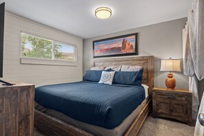 Muebles diferentes, espacio para trabajar con laptop y wifi gratis 