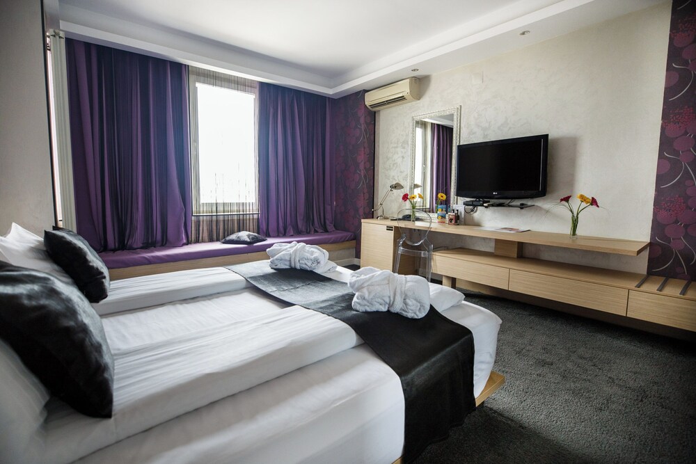 Z Executive Boutique by null