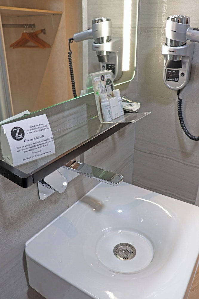 Z Executive Boutique by null