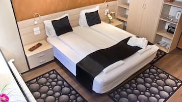 Habitación doble Confort, vista al patio | Escritorio y wifi gratis