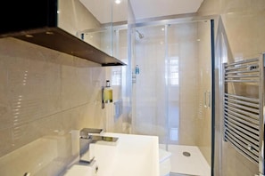 Apartment, 3 Bedrooms, City View | Bathroom - Imperial Street Apartments 3 (London)