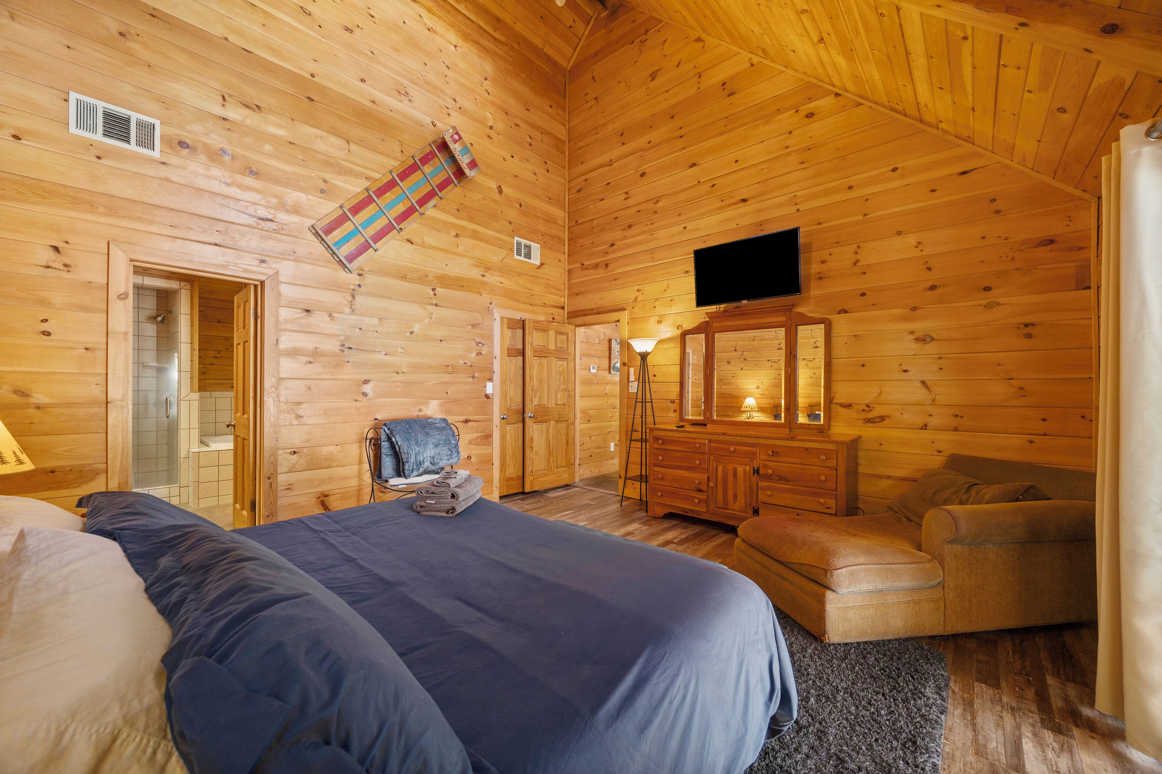 4 bedrooms, WiFi, bed sheets