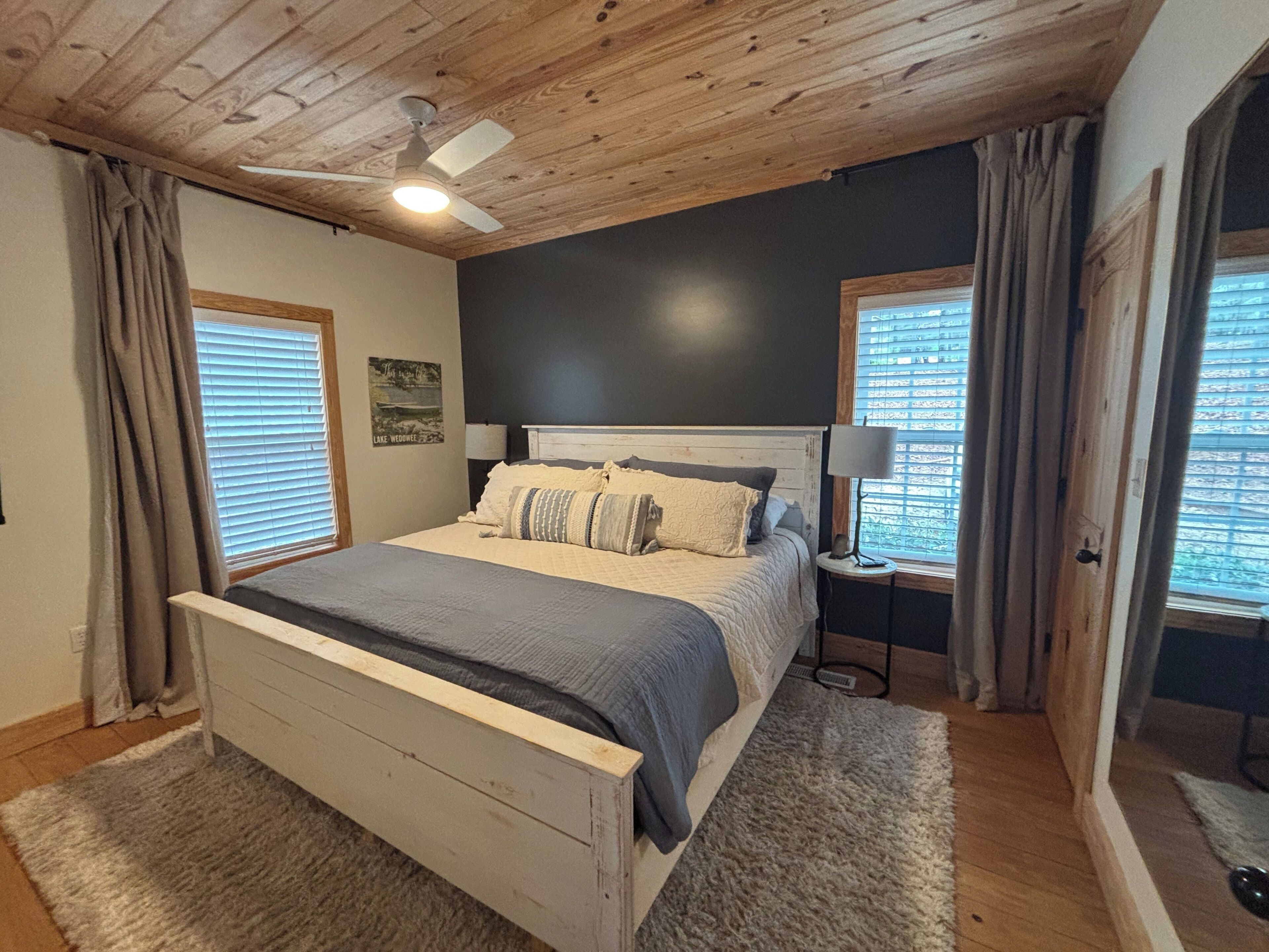 3 slaapkamers, een strijkplank/strijkijzer, gratis wifi, beddengoed