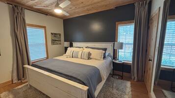 3 slaapkamers, een strijkplank/strijkijzer, gratis wifi, beddengoed