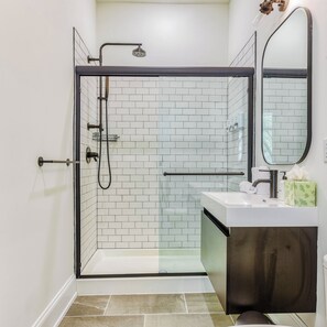 Bathroom - Sosuite | Penthouse 1BR Apt w Arch Windows, W/D (Philadelphia)
