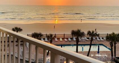 NEW! Ocean Front With Balcony King Size Bed Studio