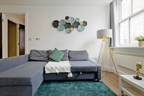 Apartamento, 3 habitaciones, vistas a la ciudad | Sala de estar