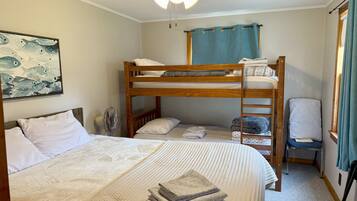 2 chambres, fer et planche à repasser, Wi-Fi, draps fournis