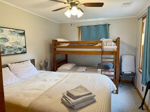 2 bedrooms, iron/ironing board, WiFi, bed sheets