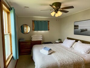 2 bedrooms, iron/ironing board, WiFi, bed sheets