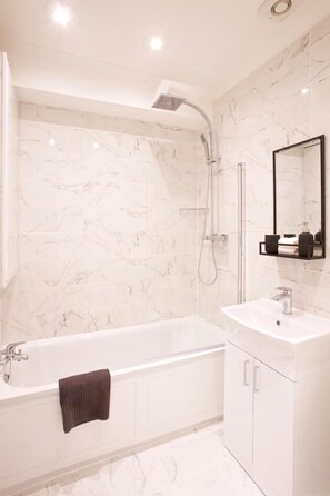 Apartment, 2 Bedrooms, City View | Bathroom