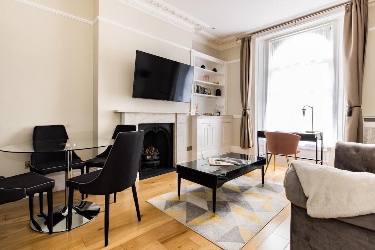 Departamento, 2 habitaciones, vista a la ciudad | Sala de estar