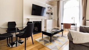Apartamento, 2 habitaciones, vistas a la ciudad | Sala de estar