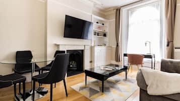 Departamento, 2 habitaciones, vista a la ciudad | Sala de estar