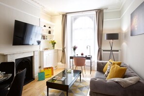 Apartment, 2 Bedrooms, City View | Living room