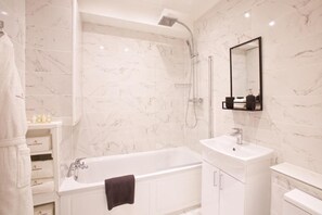Apartment, 2 Bedrooms, City View | Bathroom - Avari Apartments - Winchester Collection 2 (London)