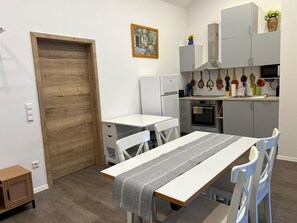 Dining - ❤ VipStay the stylish 53m² suite with kitchen, balcony, parking, WiFi, SmartTV ❤ (Wiesloch)
