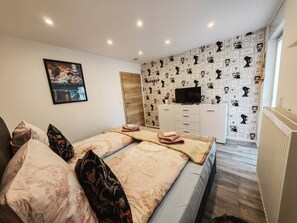 1 chambre, fer et planche à repasser, lit parapluie, Wi-Fi