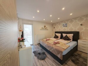 1 soverom, strykejern/-brett, reiseseng for barn og wi-fi