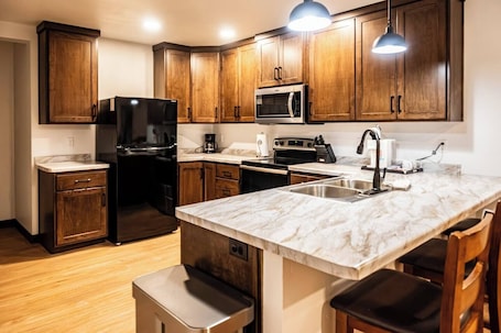 Fridge, microwave, oven, stovetop. Brillion 2‑Bedroom Suite w/ Full Kitchen Near Ariens – Unit #6