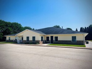 Exterior - Luxury Suites #6 (Brillion)