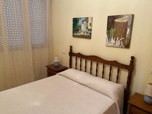 3 habitaciones, tabla de planchar con plancha y acceso a internet