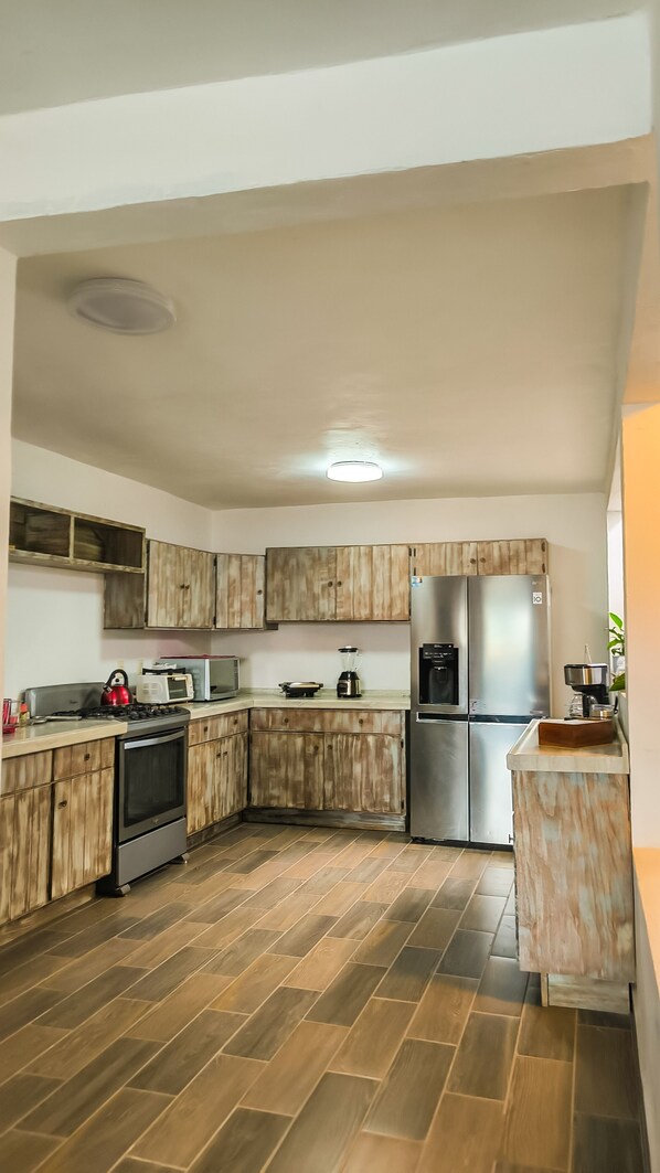Fridge, microwave, oven, stovetop