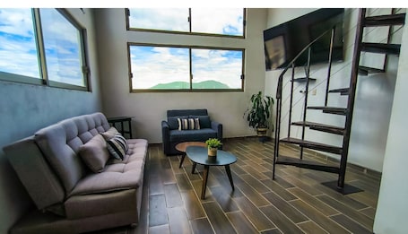 TV. Penthouse apartamento con Dos Cuartos en San Juan del Río