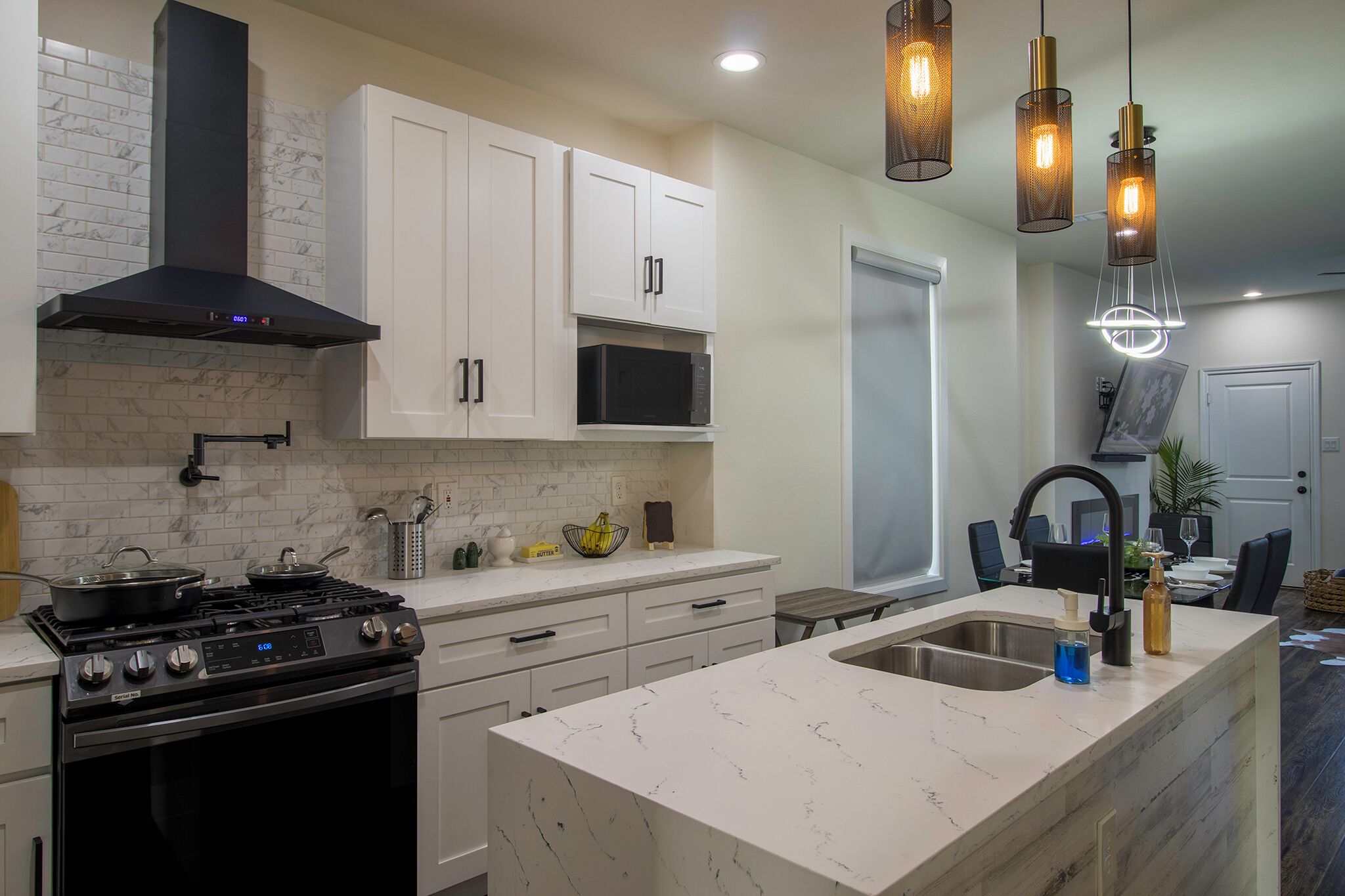 Mikroaaltouuni, uuni, liesi, astianpesukone