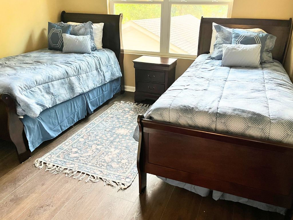 2 slaapkamers, een bureau, een strijkplank/strijkijzer, gratis wifi