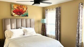 2 bedrooms, desk, iron/ironing board, free WiFi