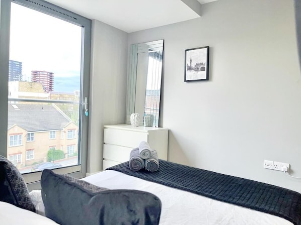 アパートメント 4 ベッドルーム バリアフリー バルコニー | 4 室のベッドルーム