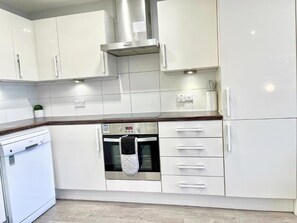 Apartment, 4 Bedrooms, Accessible, Balcony | Interior - Apartments With Private Balconies in Hoxton, Shoreditch, Old Street, Islington (London)