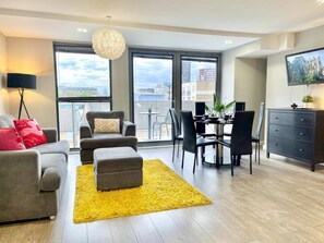 Books - Apartments With Private Balconies in Hoxton, Shoreditch, Old Street, Islington (London)