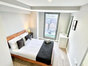 Apartment, 4 Bedrooms, Accessible, Balcony | 4 bedrooms - Apartments With Private Balconies in Hoxton, Shoreditch, Old Street, Islington (London)